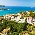 Abba * Vela Luka