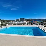 Abba Vila *